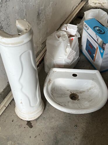 Digər tikinti materialları: Keramik pilyastr ayaqlı əl-üz yuma lavabosu - Material: ağ keramika -