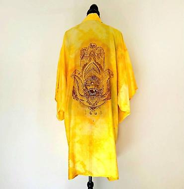 Кардиганы: Расписанное вручную шёлковое кимоно. Маргиланский 100 % шелк. Красное — 11