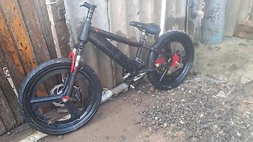 velosiped aksesuarı: Qara-qırmızı rəngli BMX tipli velosipetdir!velosipet problemi yoxdur — 1