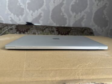 Ноутбуки: Ноутбук, Apple, 16 ГБ ОЗУ, Apple M1, 13.1 ", Б/у, Для несложных задач, память SSD — 8
