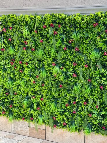 Süni güllər: Süni yaşıl divar paneli müxtəlif yaşıl yarpaqların və qırmızı — 9