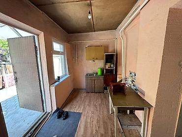 Продажа коттеджей и домов: 🏡 Продается участок с домом в перспективном районе Бишкека! 📍 ж/м — 8