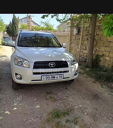 ravon r4 lizing: Toyota RAV4, ağ rəng, 5 yerlik kompakt SUV. Texniki və daxili — 3
