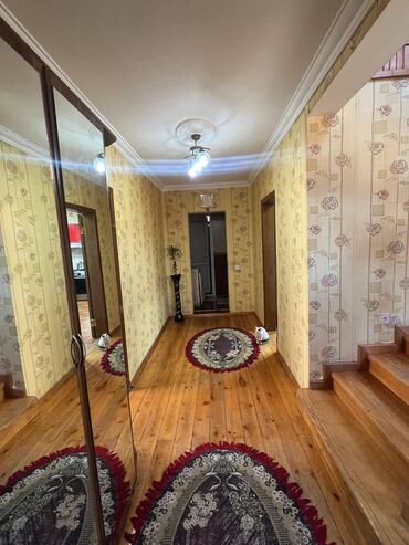 Həyət evləri və villaların satışı: Bakıxanov qəs. 4 otaqlı, 200 kv. m, Orta təmir — 15