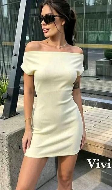 til crveni: Ženska mini haljina gola ramena za elegantam i zenstven izgled. - — 2