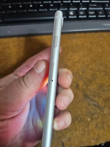 Apple iPhone: Apple iPhone 7, srebrni jako dobro ocuvan kao nov128 gbmemorija- 73% — 10