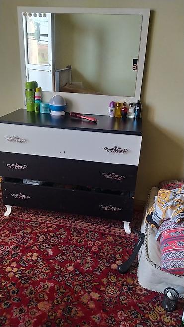 güzgü mebel: Aynalı komod/dresser - Rəng: qara-ağ kombinasiyası - Üst hissədə iri — 2