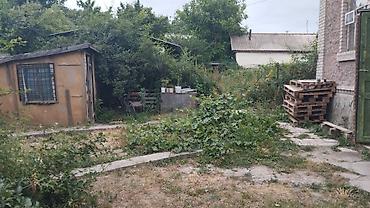 Продаётся земельный участок с кирпичным домом. Описание объекта: - — 3