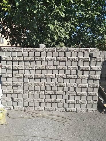 Пескоблок: Качественный Пескоблок! Имеется в большом ассортименте серый серый 0.4 — 19