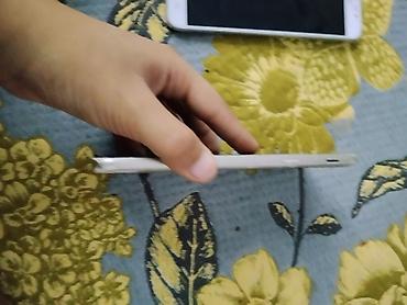 samsung galaxy s10e: Два смартфона Samsung. 1) Samsung (белый, с физической кнопкой — 4