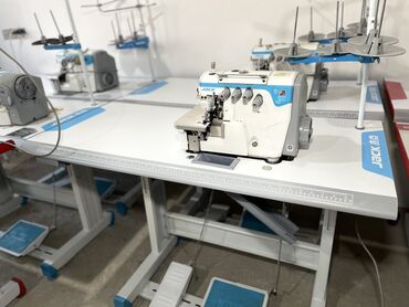 швейная машинка зигзаг: Тигүүчү машина Jack, Оверлок