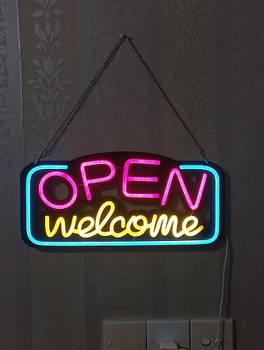 Рекламные щиты: Obyektlər və iş yerləri üçün Neon işıqlı ingiliscə yazılar ilə — 5
