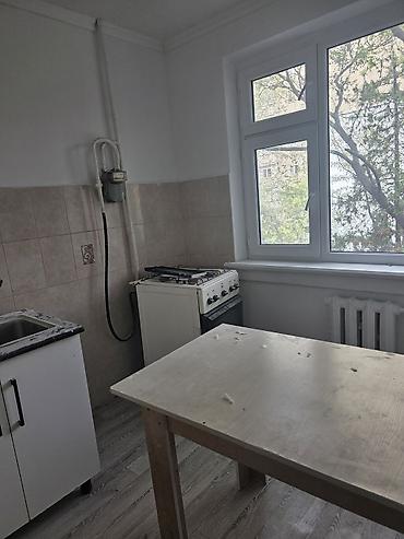 Сдается светлая 2х квартира с отдельной кухней.косметический