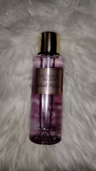 kozne jakne istanbul: Victoria's Secret body mist Velvet Patals