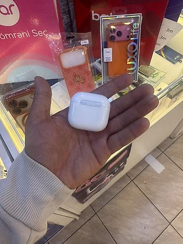 чехлы на аирподс 2: Б/у Беспроводные (Bluetooth) Наушники, цвет - Белый — 3