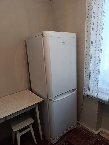 Uzunmüddətli kirayə mənzillər: Orta remont .1 otaq.300 manata aile ve ya telebe qizlara kiraye — 7