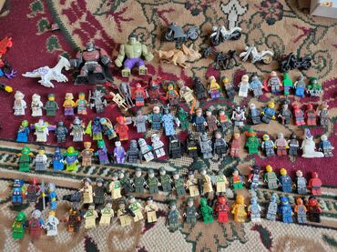 итальянская обувь распродажа: Большая коллекция минифигурок Lego, включающая в себя персонажей из