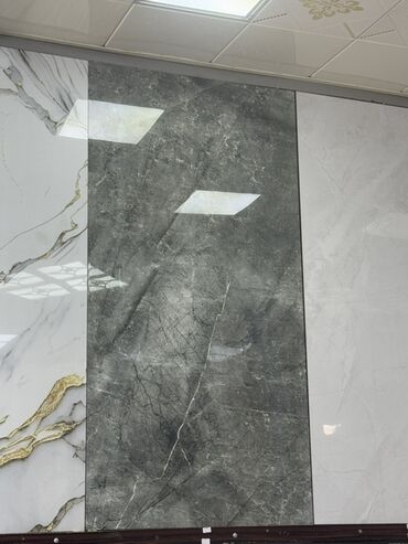 ağ lay: Bu mərmər görünüşlü keramik plitələr müxtəlif interyerlər üçün