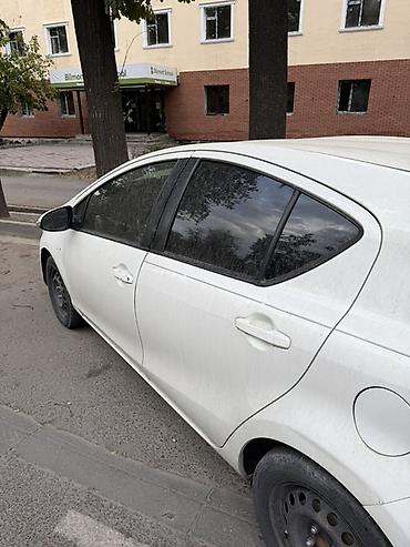 windom 2001: Toyota Aqua: 2016 г., Автомат, Гибрид, Хэтчбэк — 4
