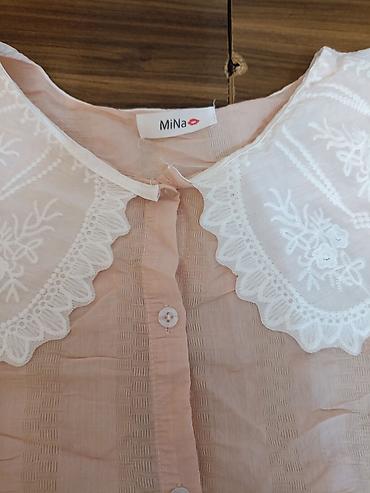 cins: Qadın bluzası – MiNa - Rəng: pastel şaftalı - Model: önü düyməli — 2