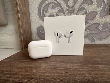 samsung nauşnik: Airpods pro. Sag qulaqda problemi var. Case ve sol qulaq idealdi hec