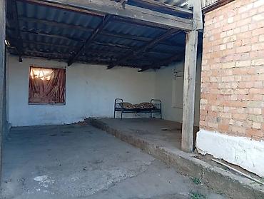 Продажа коттеджей и домов: Уй сатылат 📍кемин орловка шаарында участак 12 сотый чон Уй 4 комната — 17