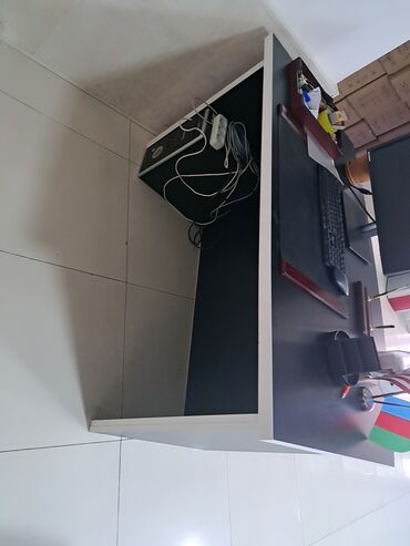 Ofis masaları: Ofis dəsti mebeli satılır. 650 azn Real alıcıya endirim olacaq. Ofis — 15