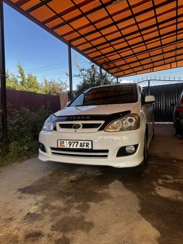 мотороллер муравей с кабиной цена: Белый минивэн Toyota Ipsum с регистрационным номером 09 977 AFR