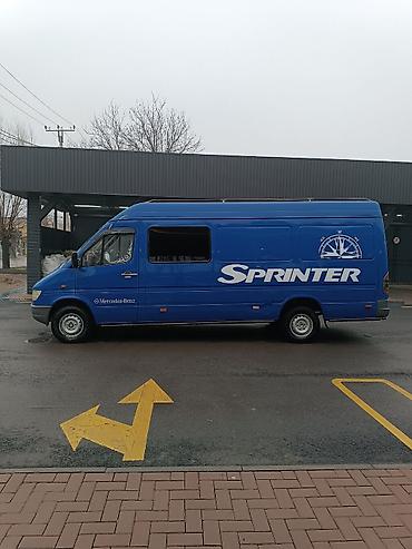 Аренда фургона: Mercedes‑Benz Sprinter — цельнометаллический фургон синего цвета с — 3