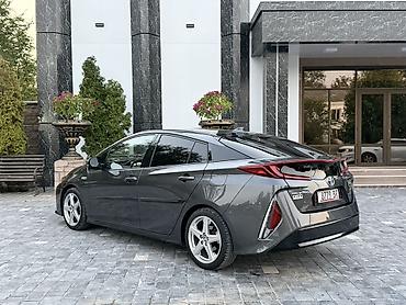 corolla 2016: Toyota Prius: 2019 г., 1.8 л, Вариатор, Гибрид, Хэтчбэк — 4