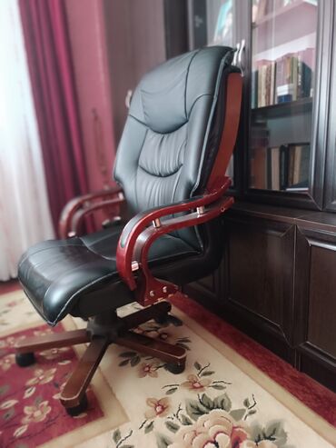 офисные стул: Кресло руководителя, Офисное, Б/у