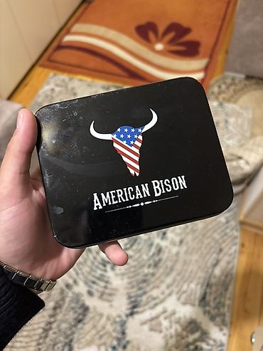 xəz dəri: American Bison kişi pul qabı – metal hədiyyə qutusunda • Brend — 1