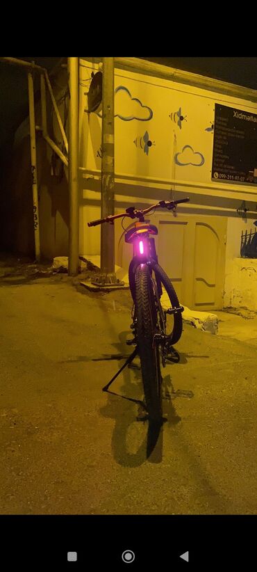 Şəhər velosipedləri: BMX velosipedi - Rəng: mat qara korpus, qırmızı detallar (rul, stəm