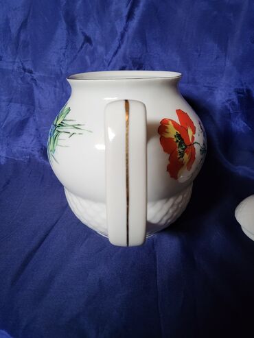 Čajnici: Bokal Zajecar porcelan 70te. Bokal je nov. na poklopcu nedostaje — 8