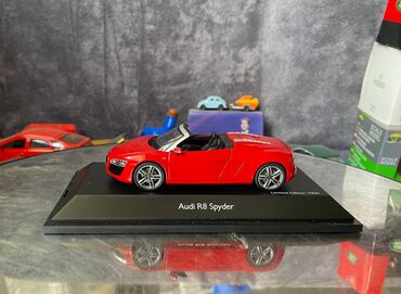 Avtomobil modelləri: Коллекционная модель AUDI R8 V10 Spyder Red 2012 Limited Edition — 12