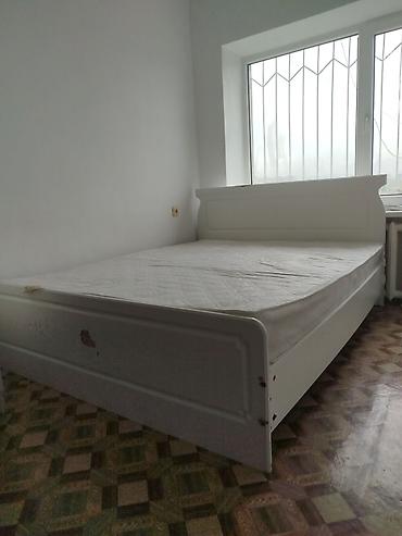 160: Двуспальная кровать с матрасом. - Размер: ориентировочно 160×200 см — 2