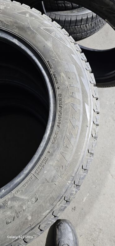 Шины: Шины 225 / 60 / R 17, Зима, Б/у, Комплект, Легковые, Япония, Bridgestone