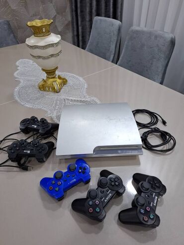 playstation 2 oyun: Playstation 3 satilir Uzerinde 5 eded jyostick verilir 2 si yeni