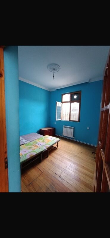 Həyət evləri və villaların satışı: Satılır: həyət evi - Bir mərtəbəli, daş/karkas tikili, metal dam — 7