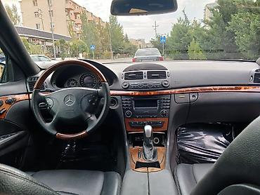 320: Mercedes-Benz E 320: 3.2 l | 2003 il Sedan — 3