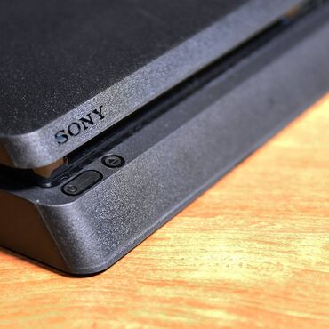 playstation pult: Ps4 slim 1TB SSD. Ev şəraitində işlənib, özüm işlətmişəm, əla