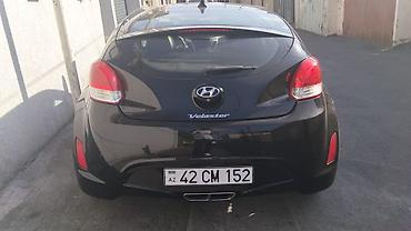 Hyundai: Hyundai Veloster, qara rəng, 3 qapılı (iki tərəfdə asimmetrik qapı — 4