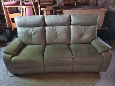 Sofe i kaučevi: Odlican kozni trosed ima napajanje strujom i svoj adapter za sklapanje na lalafo.rs — 6 Sofe i kaučevi: Odlican kozni trosed ima napajanje strujom i svoj adapter za sklapanje — 6