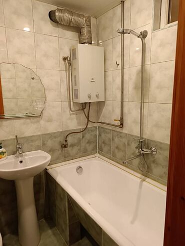 Uzunmüddətli kirayə mənzillər: Sabunçu rayonu,Razin qəsəbəsi,74 nomrəli məktəbin yanında, 5 — 8