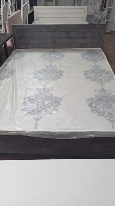 Односпальные кровати: Представлена кровать с мягким изголовьем, выполненная в сером цвете — 12