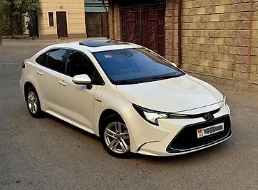 Toyota: Toyota Corolla: 2020 г., 1.8 л, Вариатор, Гибрид, Седан — 2