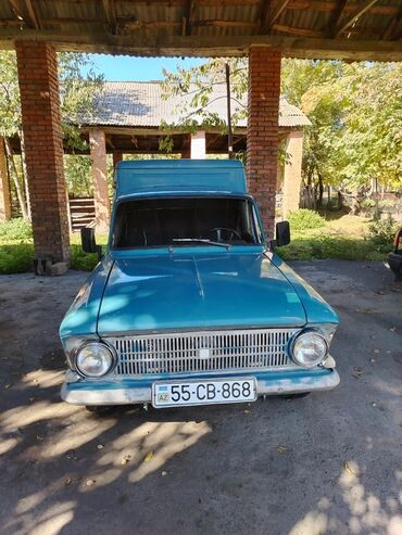 пригон из германии: Sovet istehsalı kiçik yükdaşıma avtomobili – mavi rəngdə, qapalı