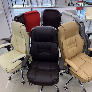 Ofis və oyun kresloları: Yeni, Təkərli, Qolları tənzimlənir, Dəri — 20