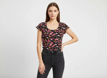 t shirty fsbn: FB Sister, Women`s T-shirt, size S