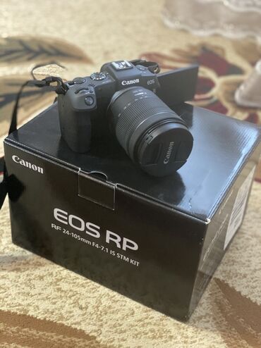 Колье: Canon EOS RP + RF 24-105mm f/4-7.1 IS STM Kit və studiya işığı